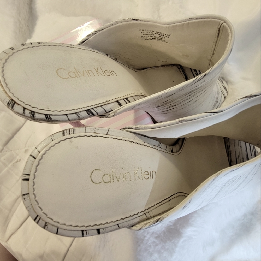Calvin Klein beige shoes with orange heals